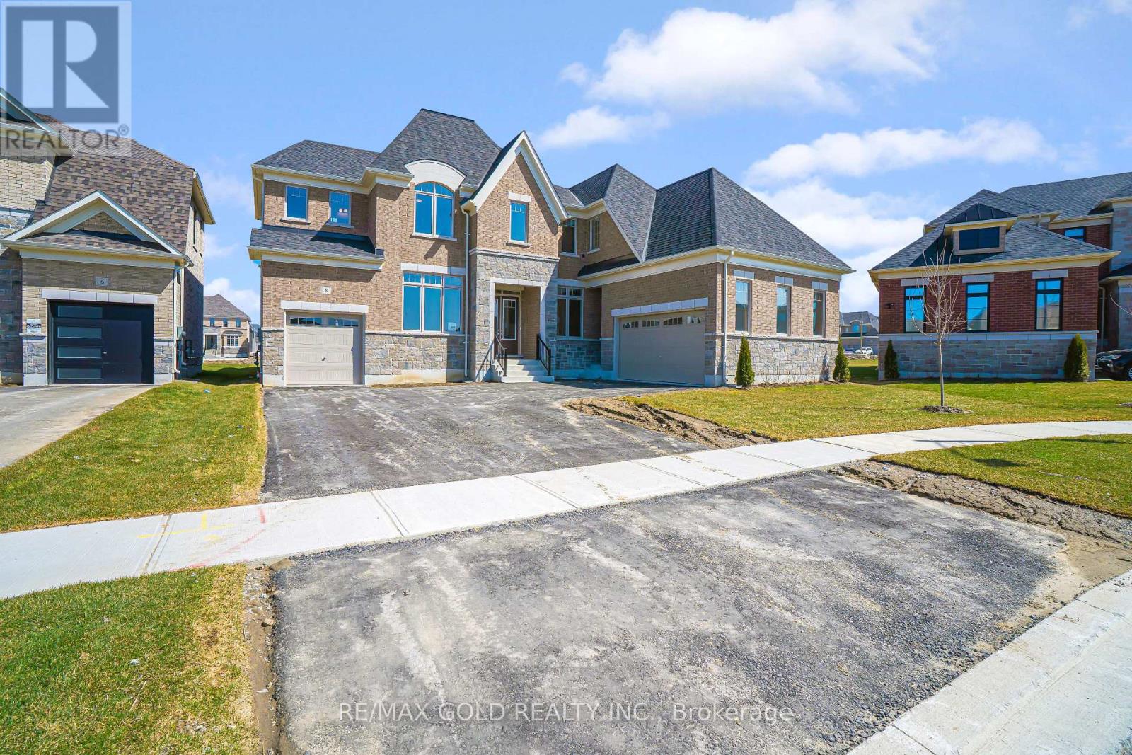 8 TWINLEAF CRESCENT