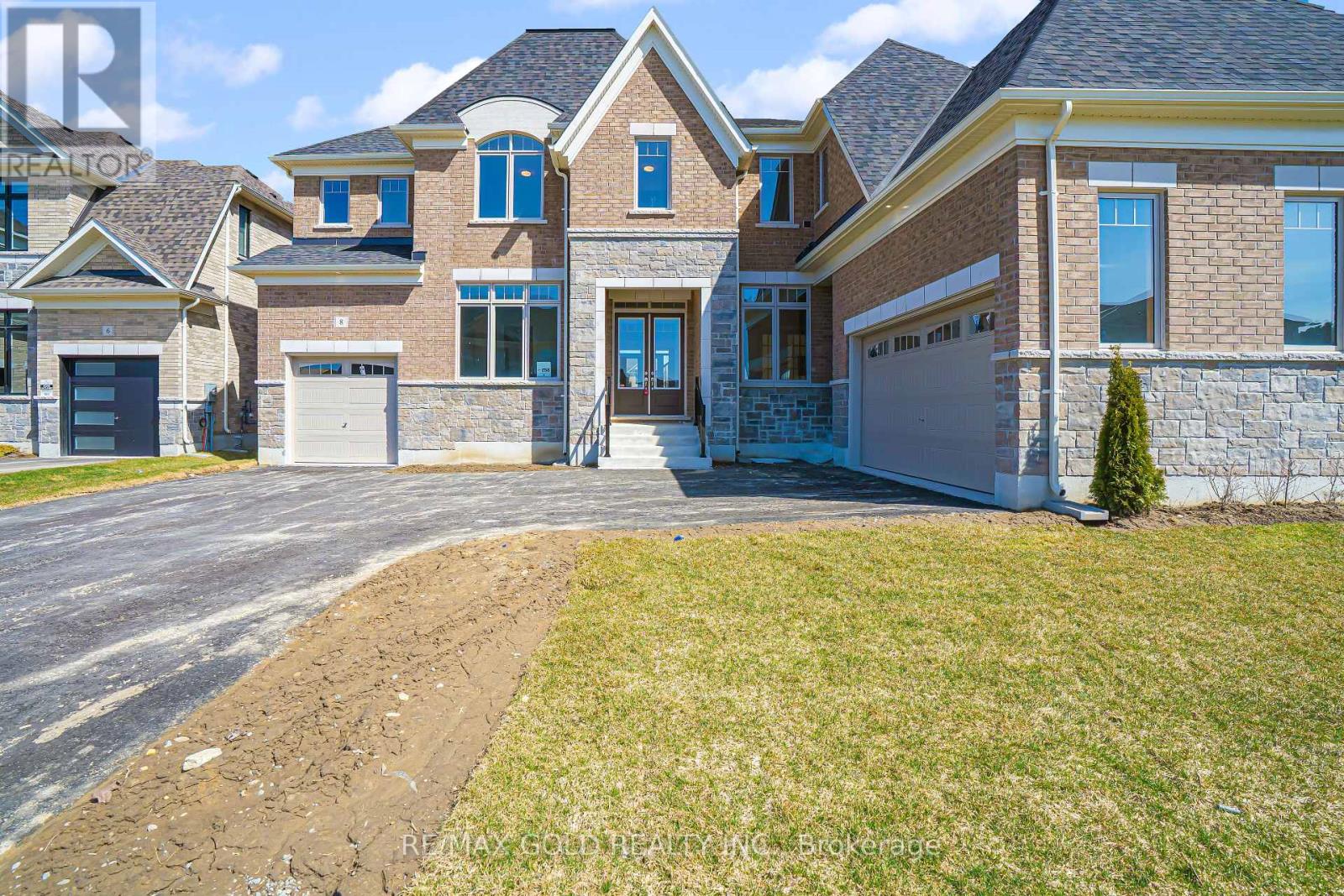 8 TWINLEAF CRESCENT