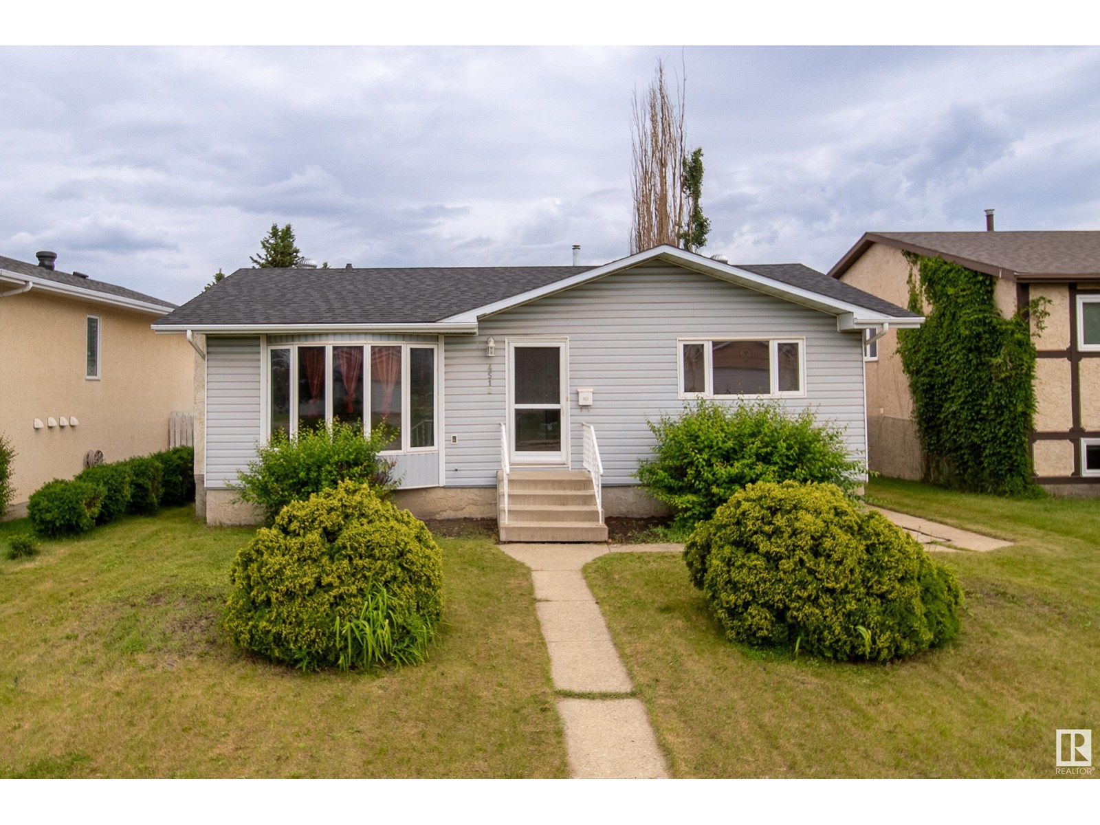 4512 12 AV NW