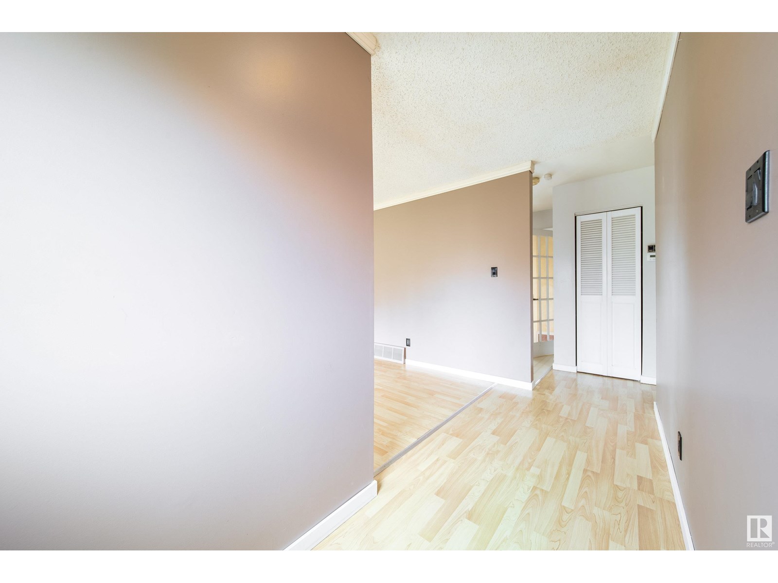 4512 12 AV NW