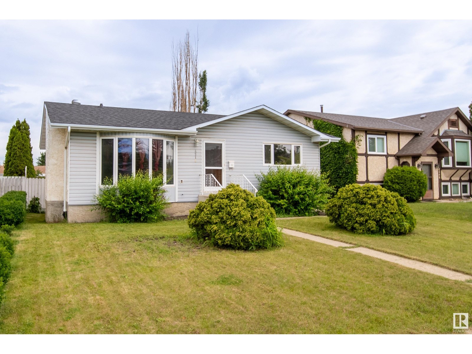 4512 12 AV NW