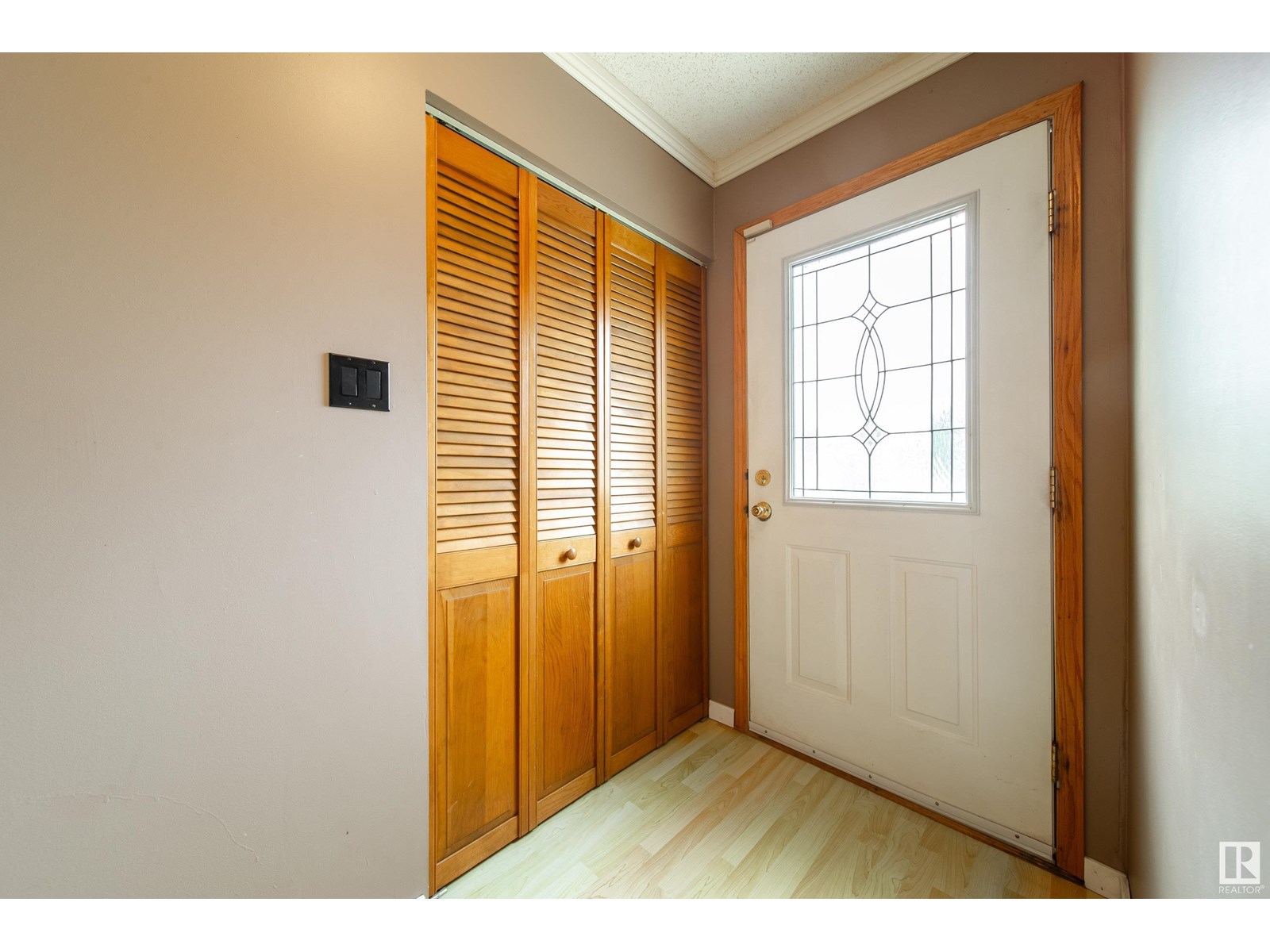 4512 12 AV NW