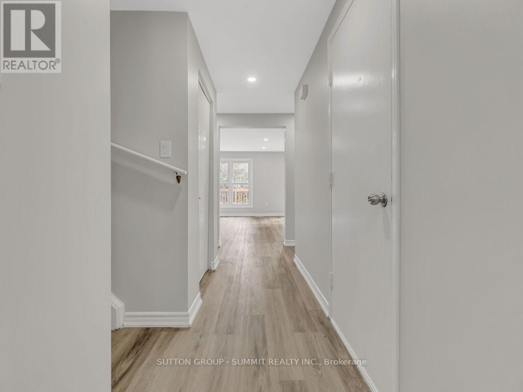 2 GRANDRIDGE CRESCENT