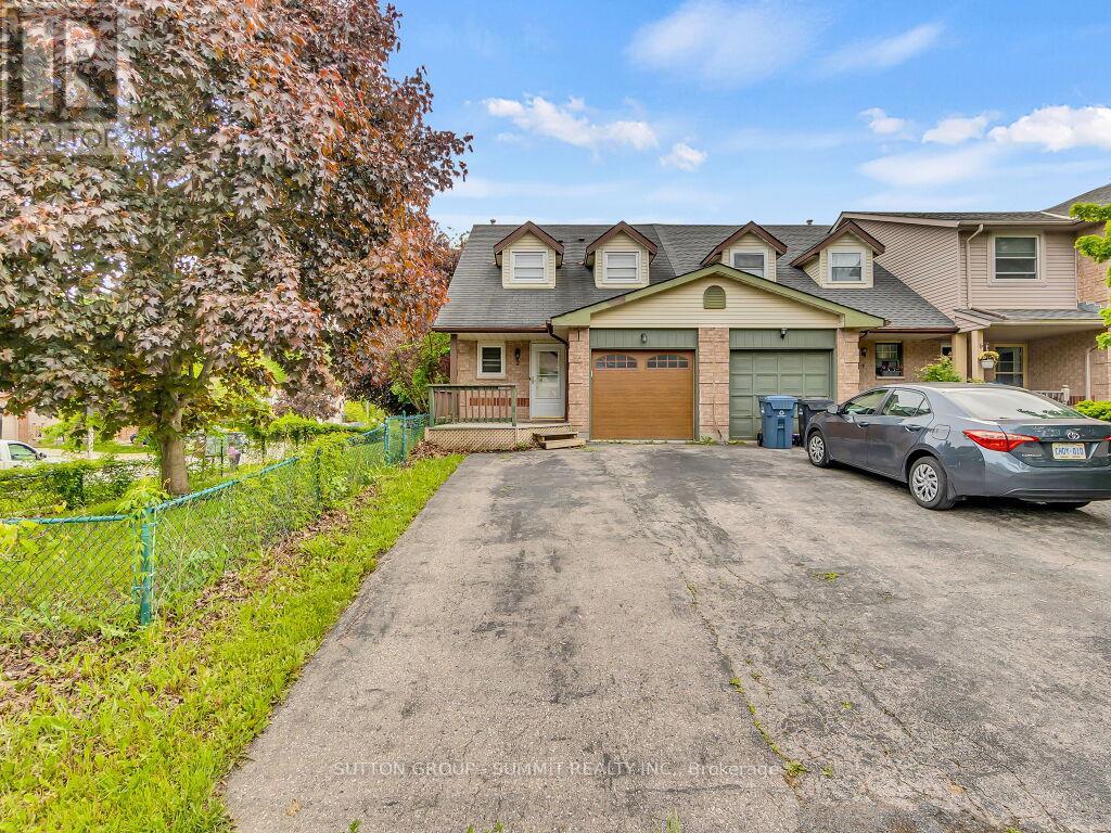 2 GRANDRIDGE CRESCENT