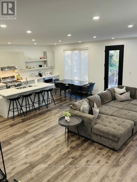 220 COLLINGWOOD STREET