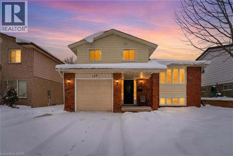 139 THE COUNTRY Way Kitchener ON N2E2L1