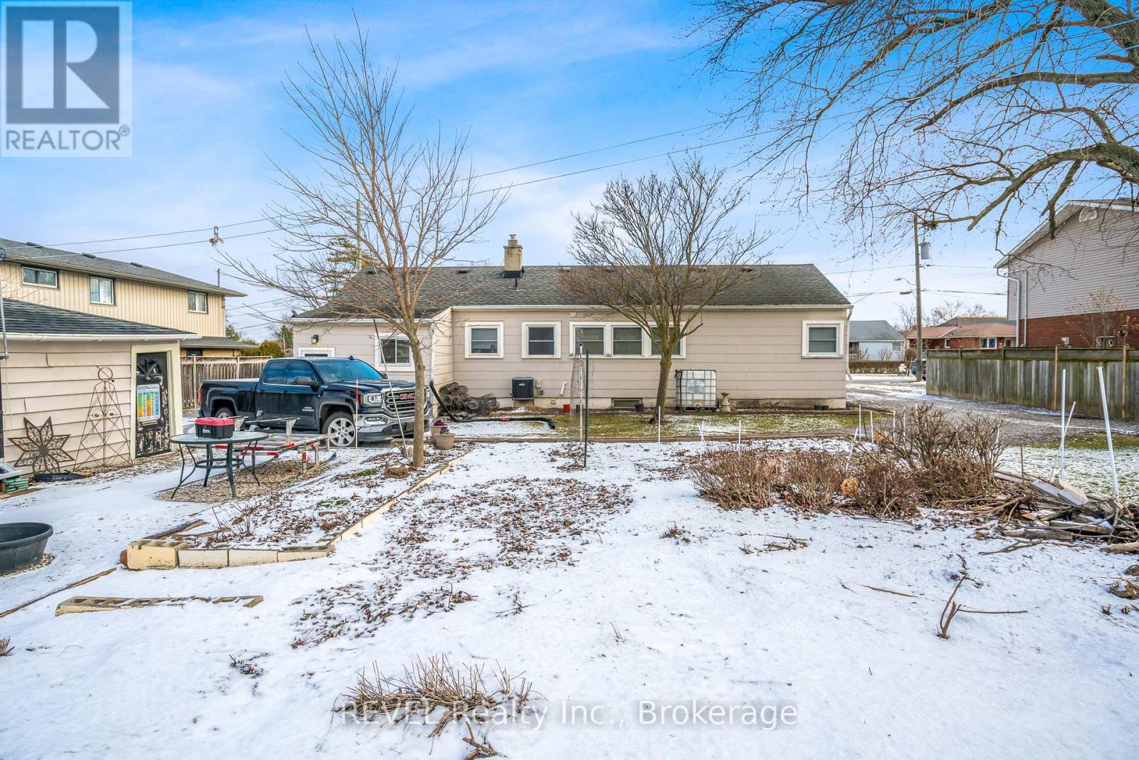 18 VALLEY ROAD