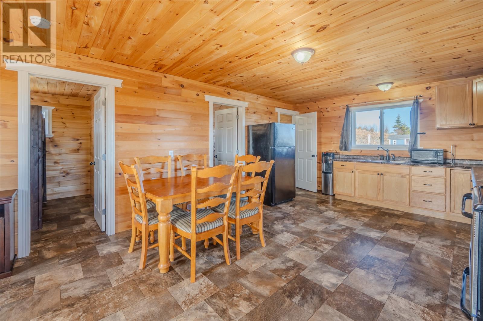122-123 Country Lane