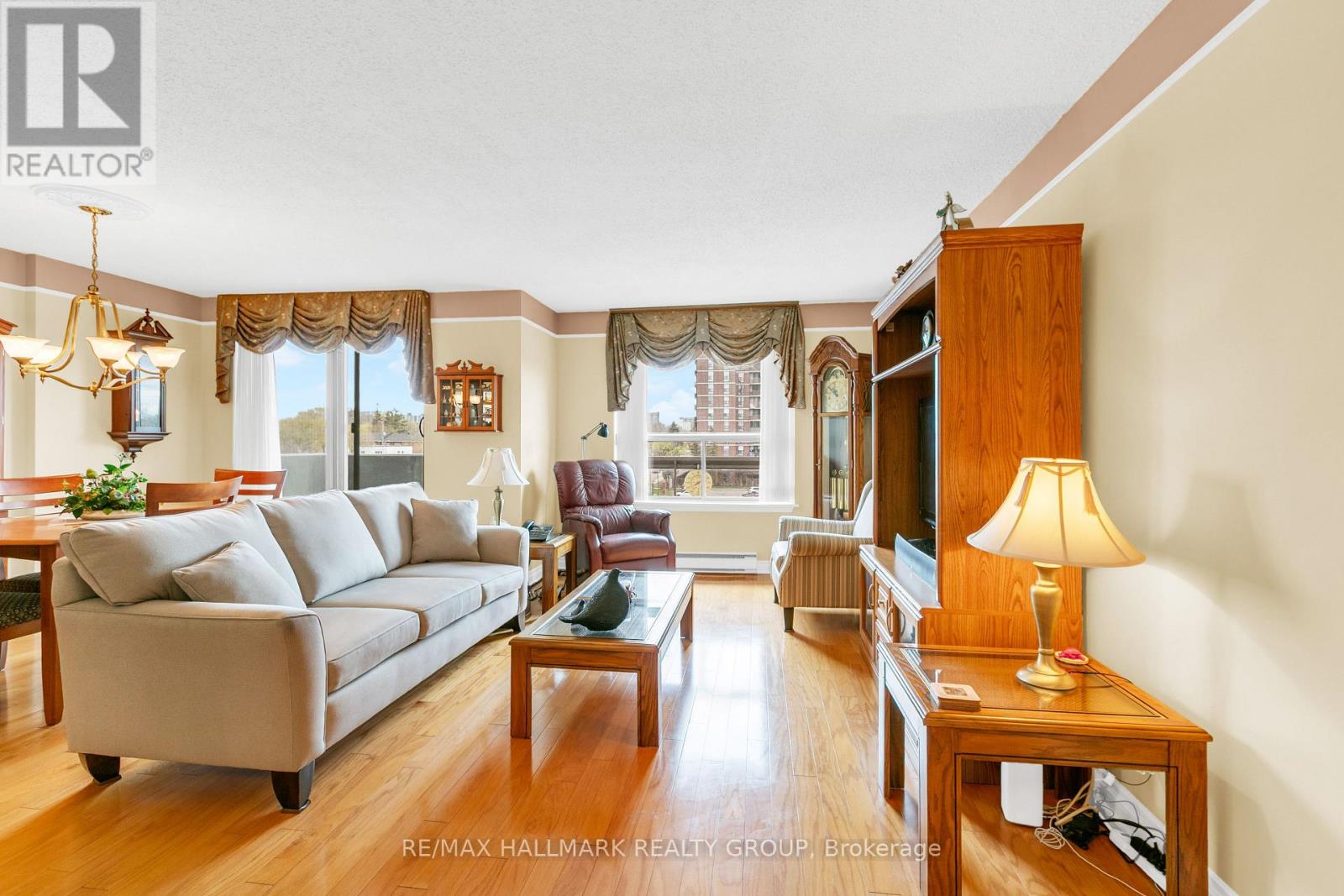 401 - 200 LAFONTAINE AVENUE E