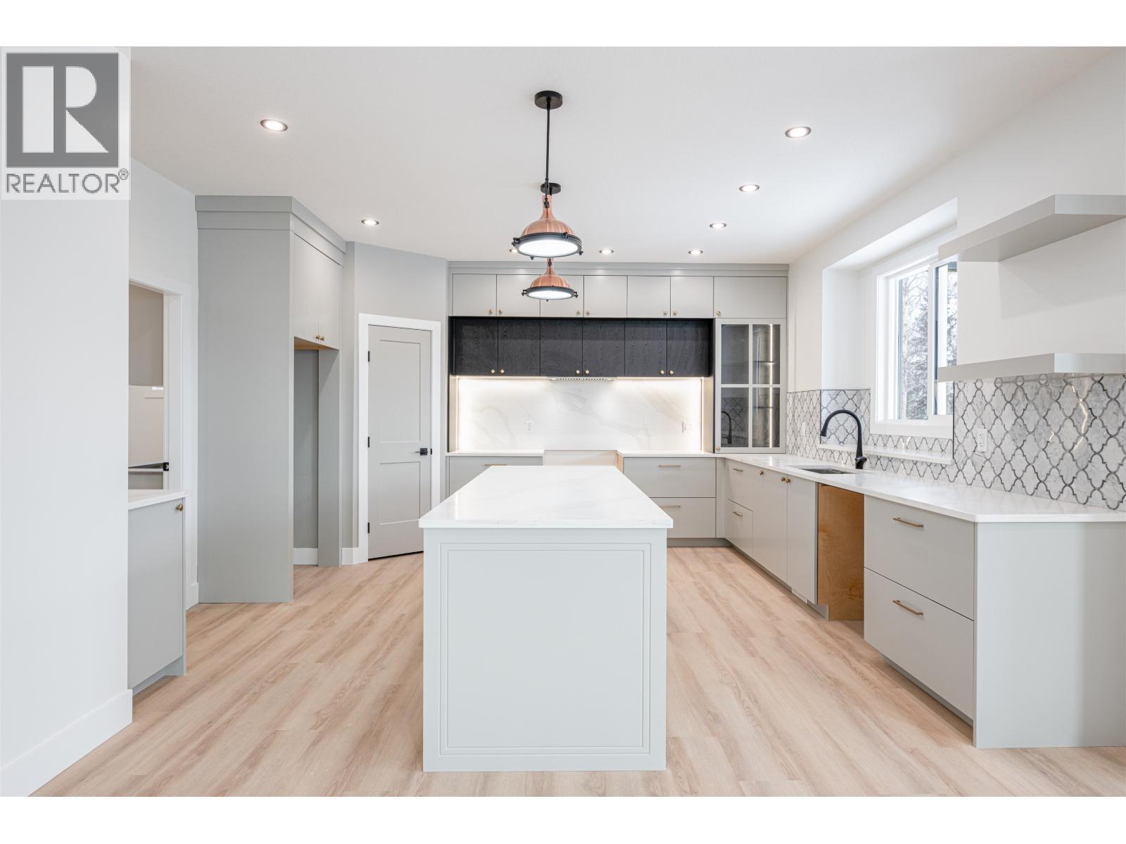 3930 ESTABROOK COURT