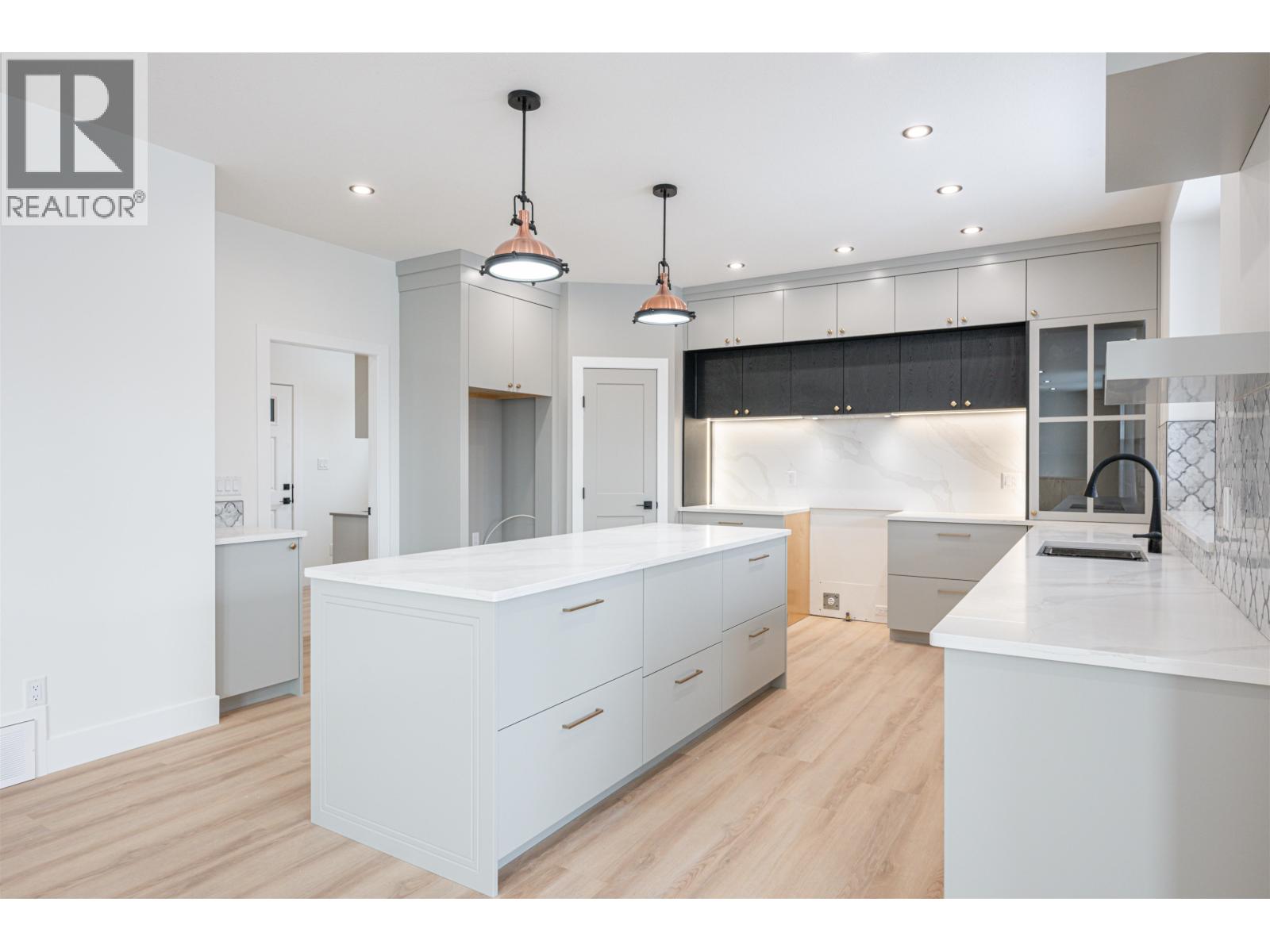 3930 ESTABROOK COURT