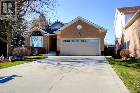 16 SULLIVAN Court Cambridge ON N1S5A4