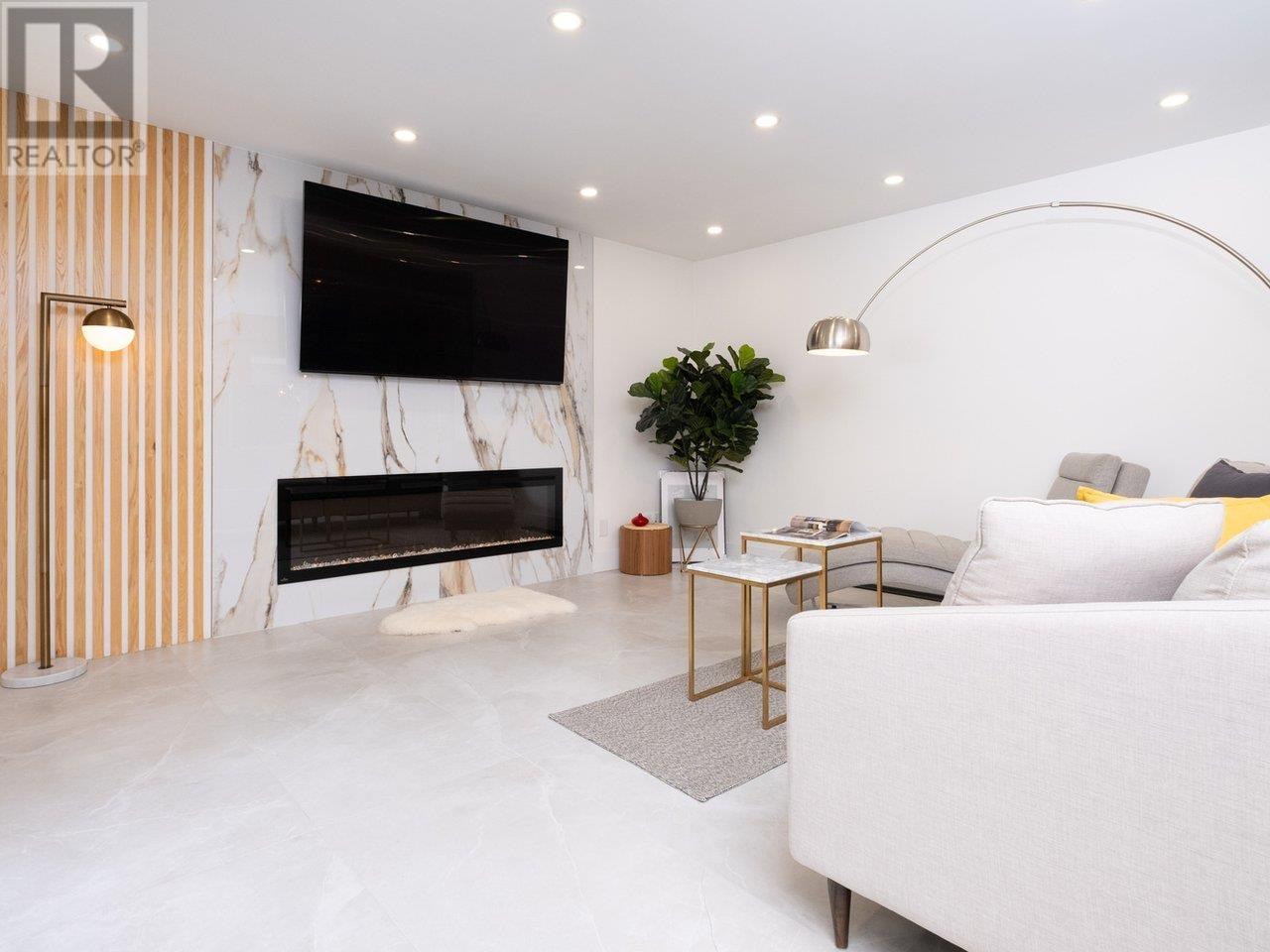 4283 CAPILANO ROAD