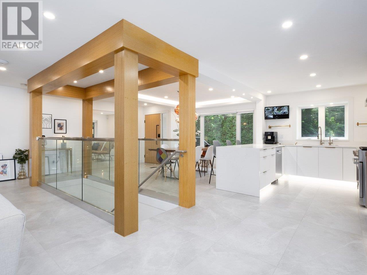 4283 CAPILANO ROAD