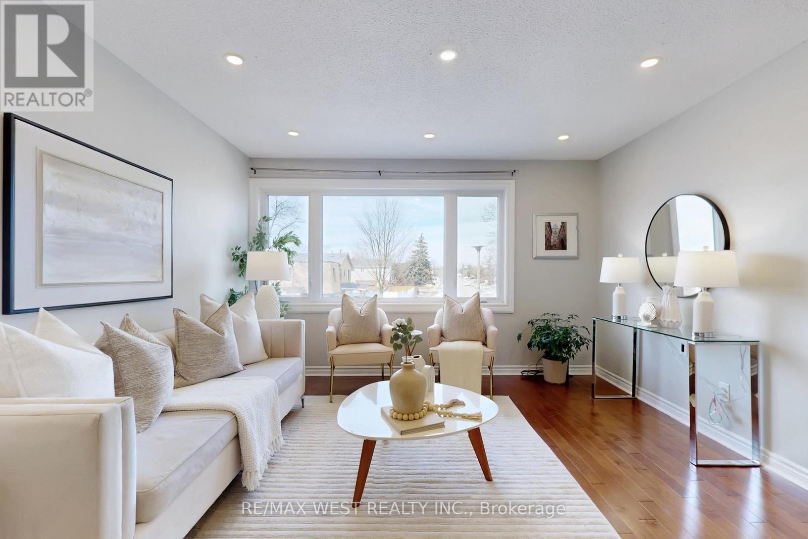 113 KINGSWOOD DRIVE N