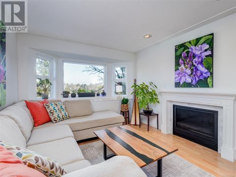 955 Falmouth Rd Saanich BC V8X3A4