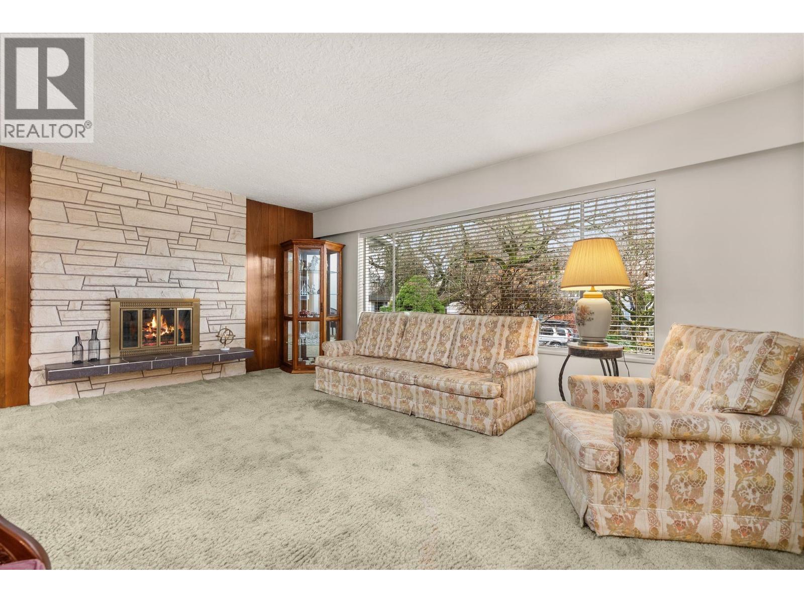 35 COURTNEY CRESCENT