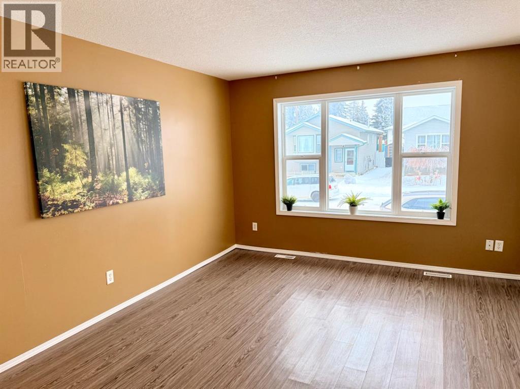 4515 45 Avenue Close