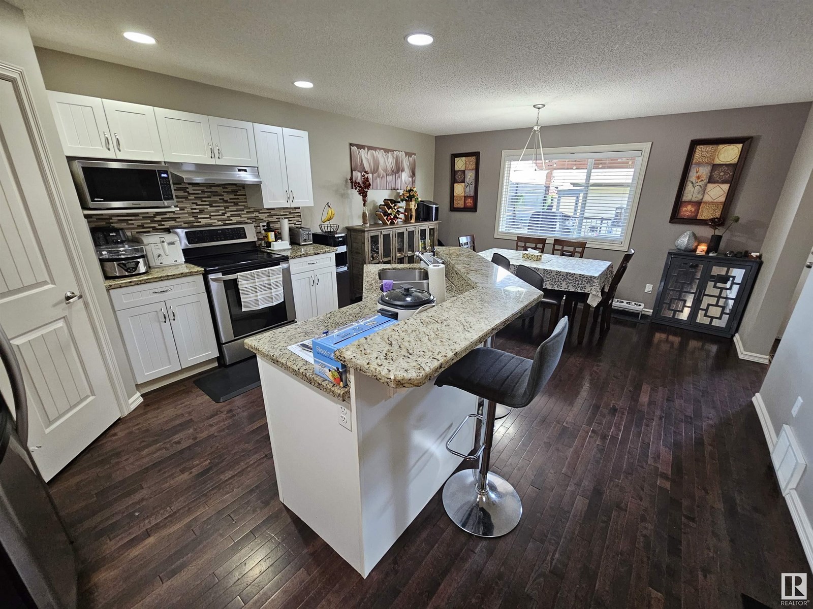 1123 36 AV NW