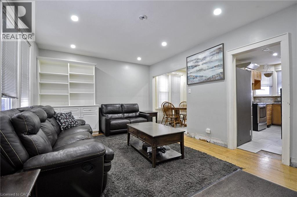 121 N CHALMERS Street N