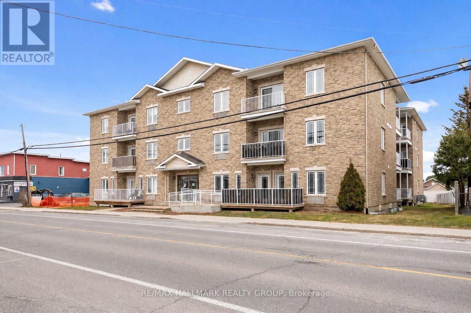 Photo 1 of 22 — 208 - 1026 LAURIER STREET Unit 208, Clarence-Rockland, ON K4K1V6