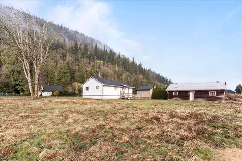 905 HOT SPRINGS ROAD|Harrison Hot Springs Harrison Hot Springs BC V0M1A3