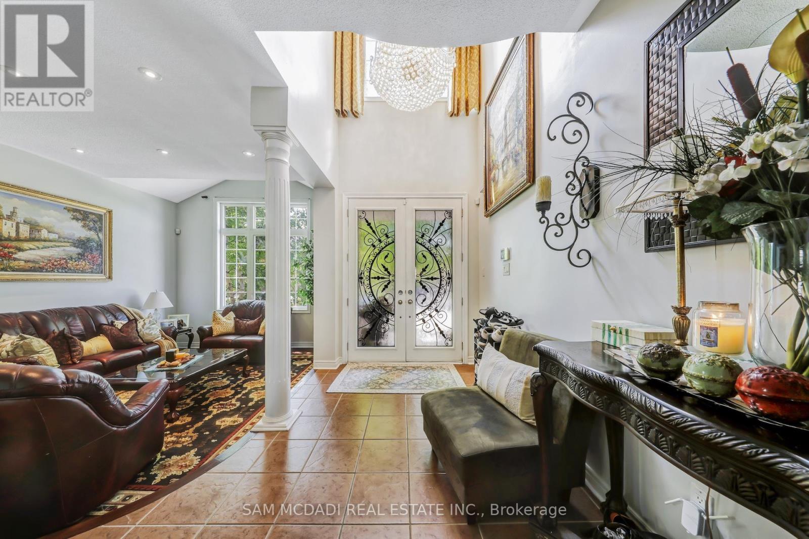 3306 FOX RUN CIRCLE