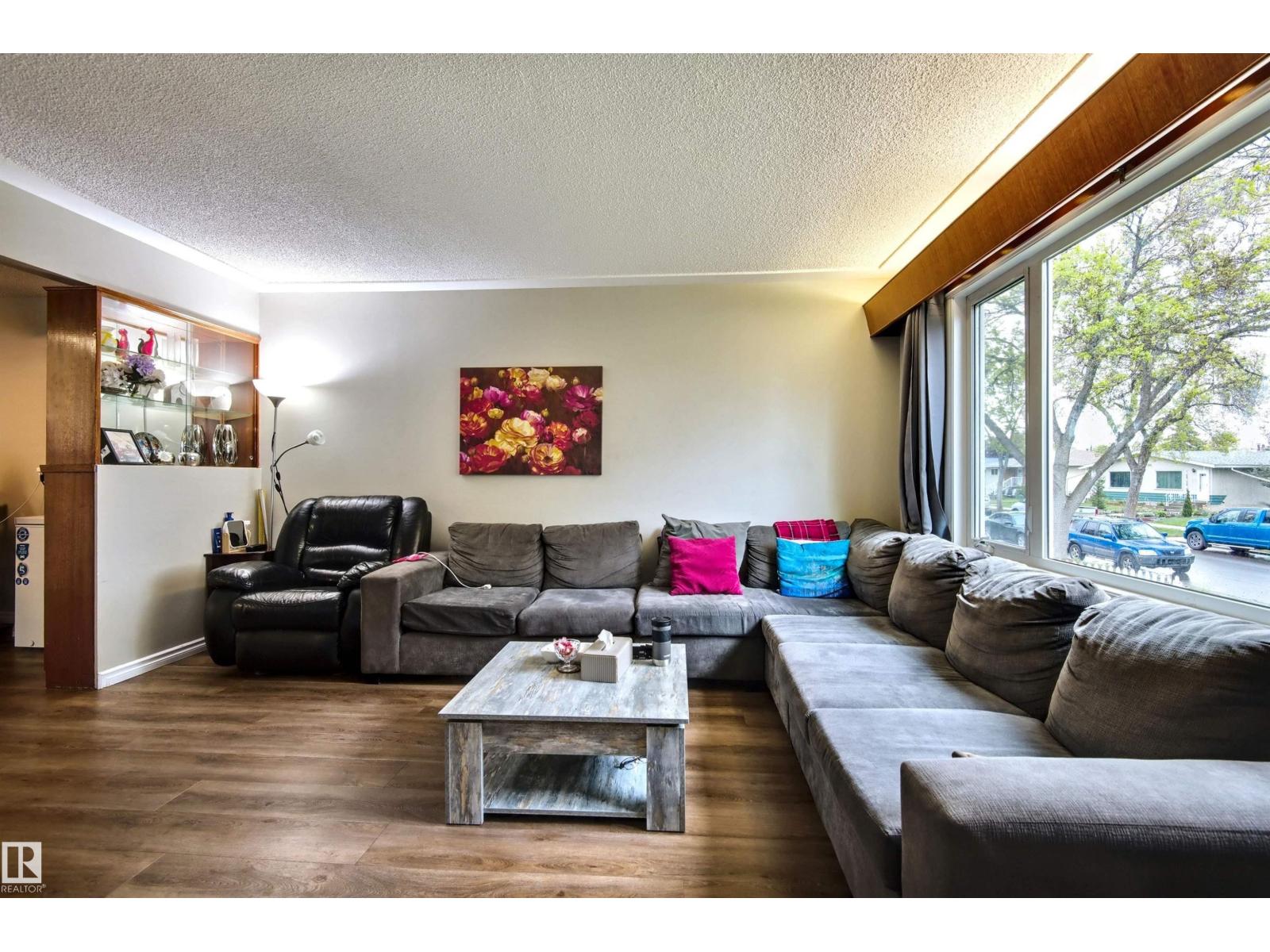 13008-13010 102 ST NW