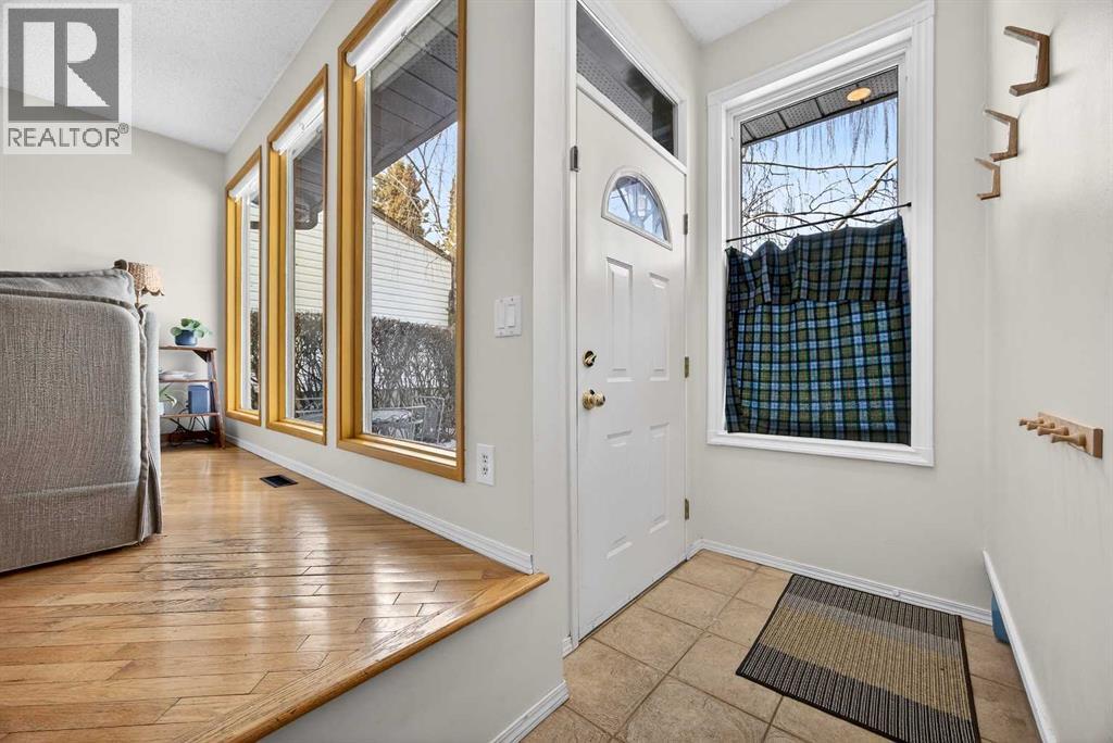 100 Strathcona Close SW