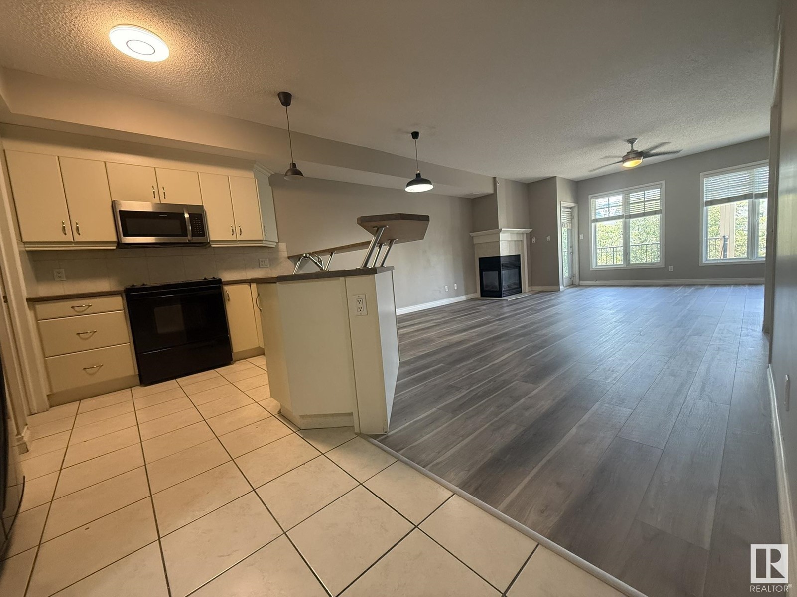#304 9803 96A ST NW