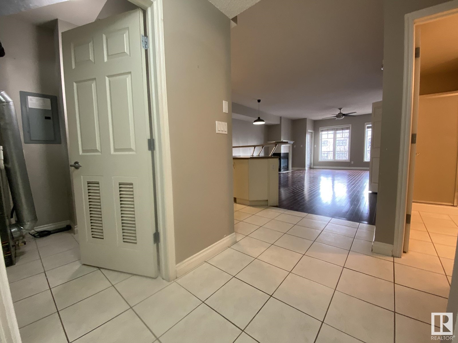 #304 9803 96A ST NW