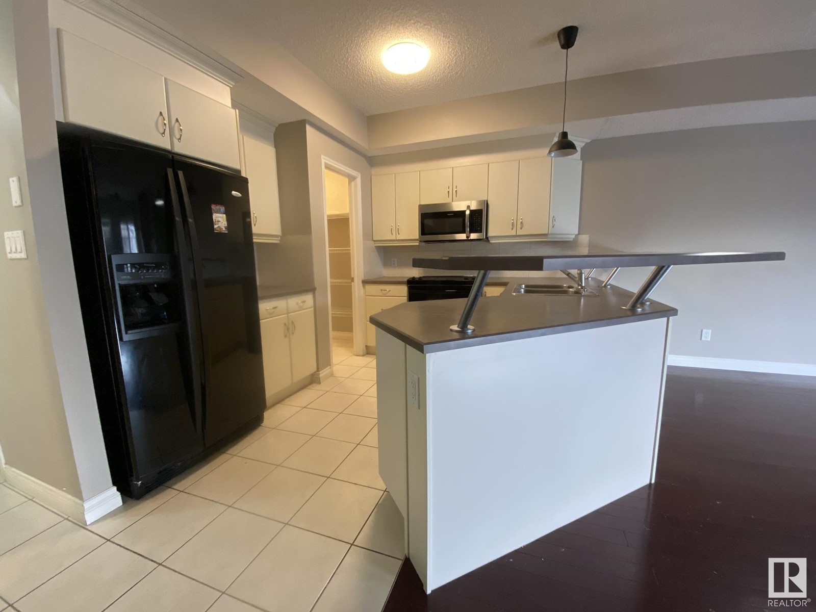 #304 9803 96A ST NW