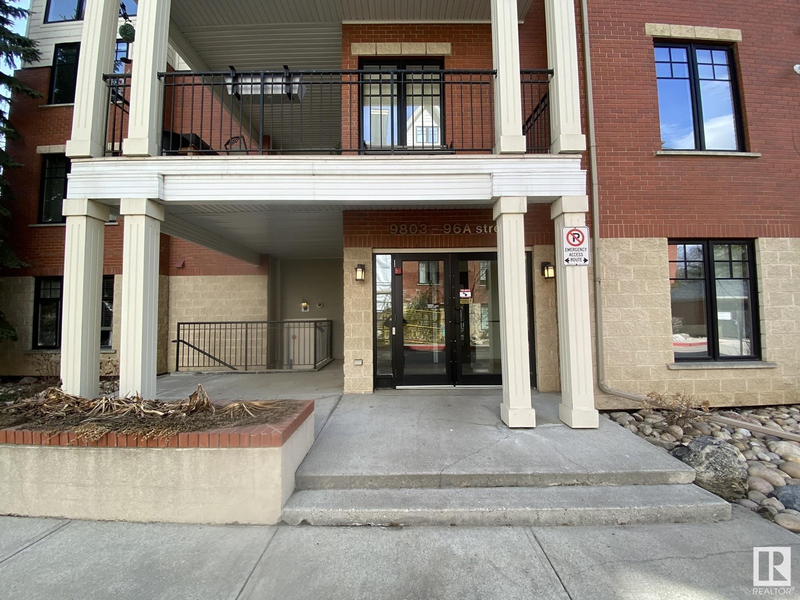 #304 9803 96A ST NW