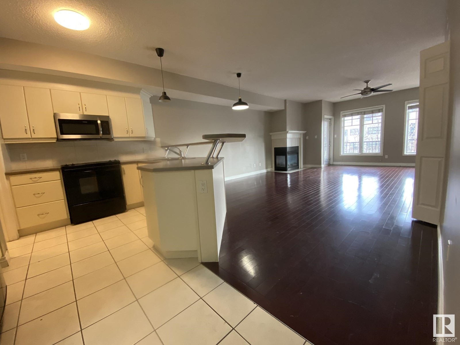 #304 9803 96A ST NW