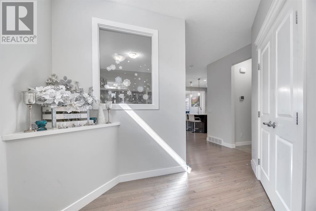 49 Crestbrook View SW