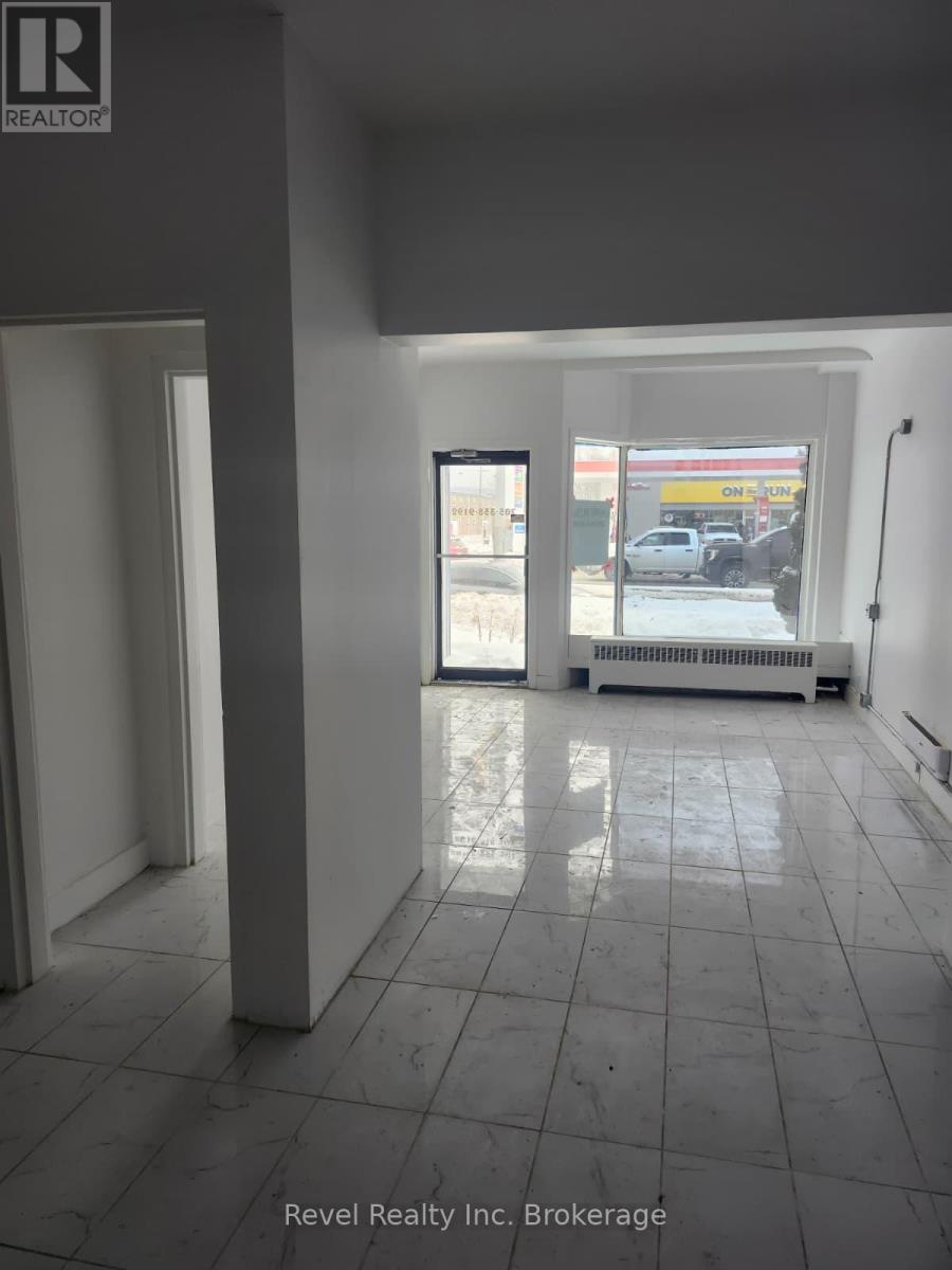 4 - 1009 ALGONQUIN AVENUE