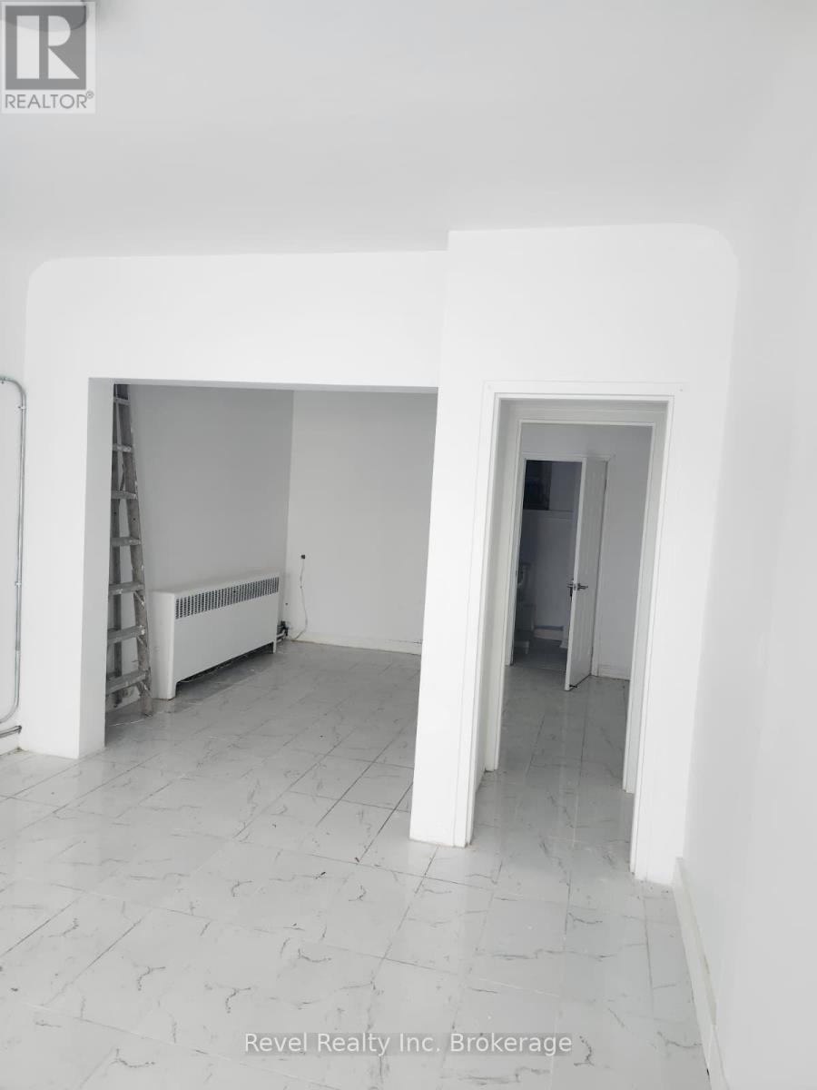 4 - 1009 ALGONQUIN AVENUE