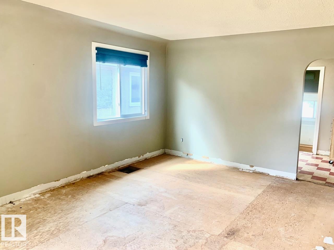12324 86 ST NW