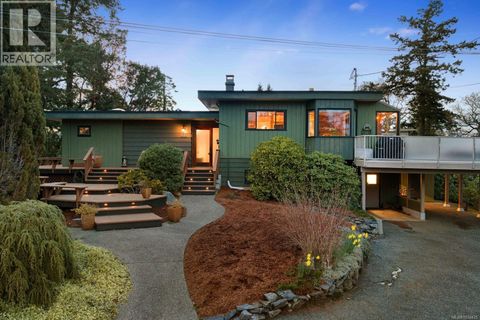 66 Kingham Pl View Royal BC V9B1L8