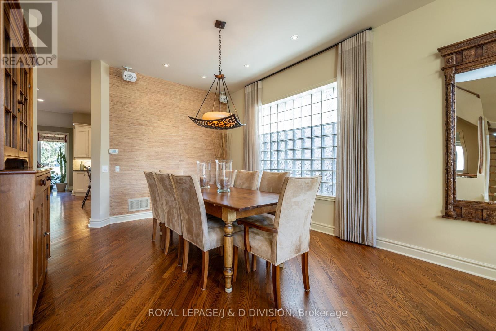 42 MUNRO BOULEVARD
