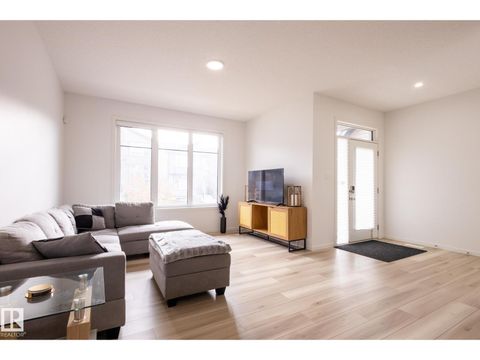 5016 KINNEY LI SW Edmonton AB T6W5G4