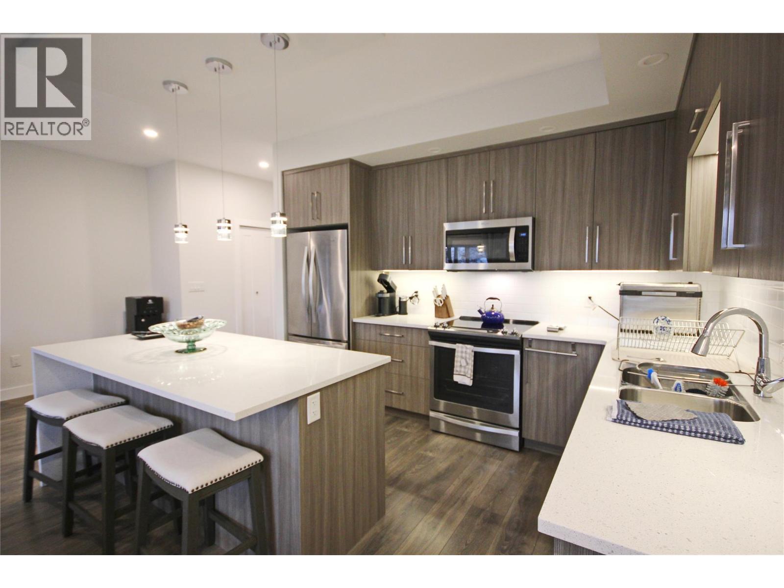 522 EDMONTON Avenue Unit# 105