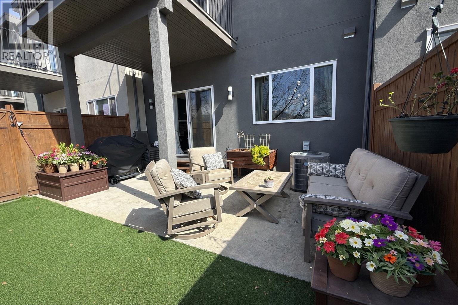 522 EDMONTON Avenue Unit# 105