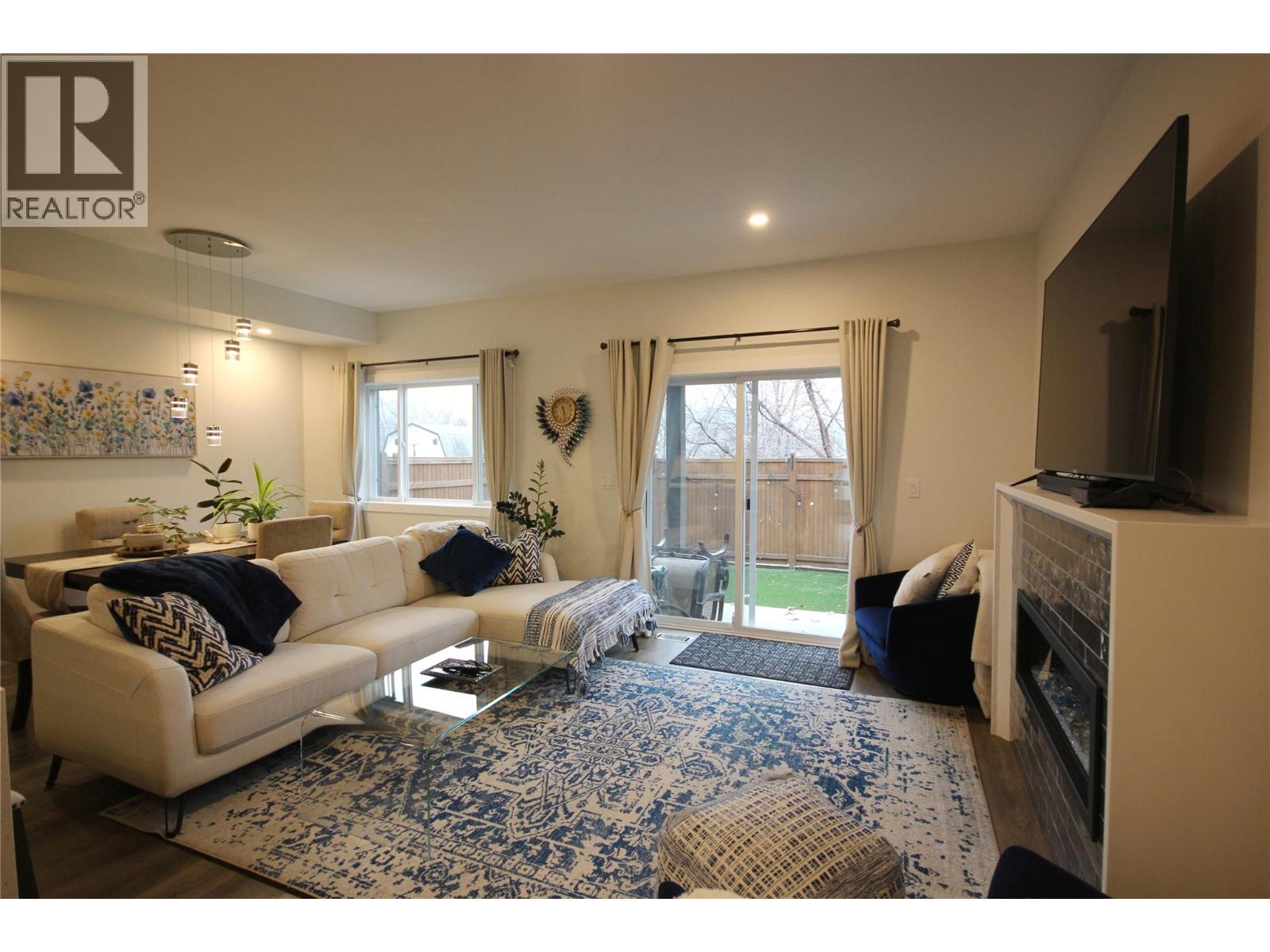 522 EDMONTON Avenue Unit# 105