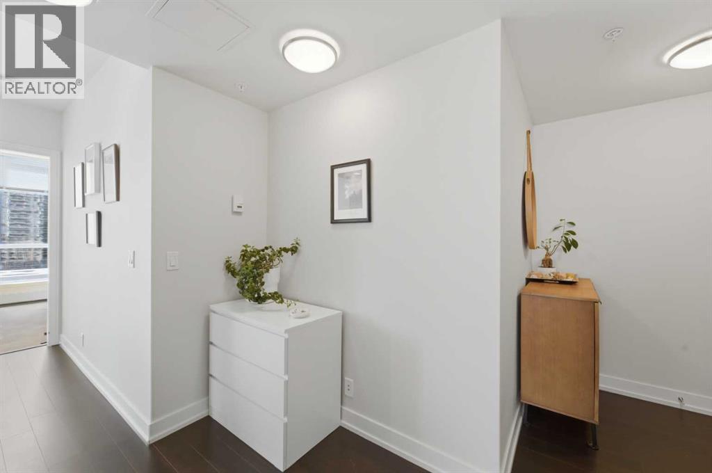 825, 222 Riverfront Avenue SW