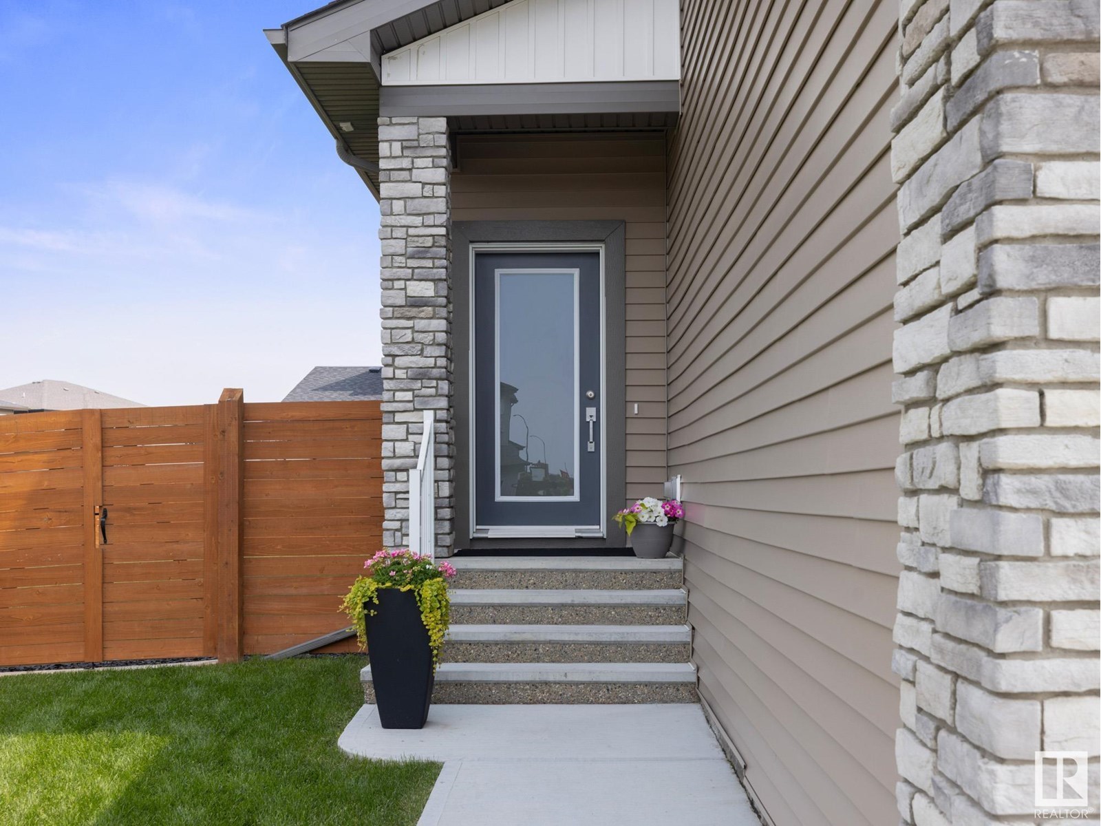 156 KINGSBURY CI