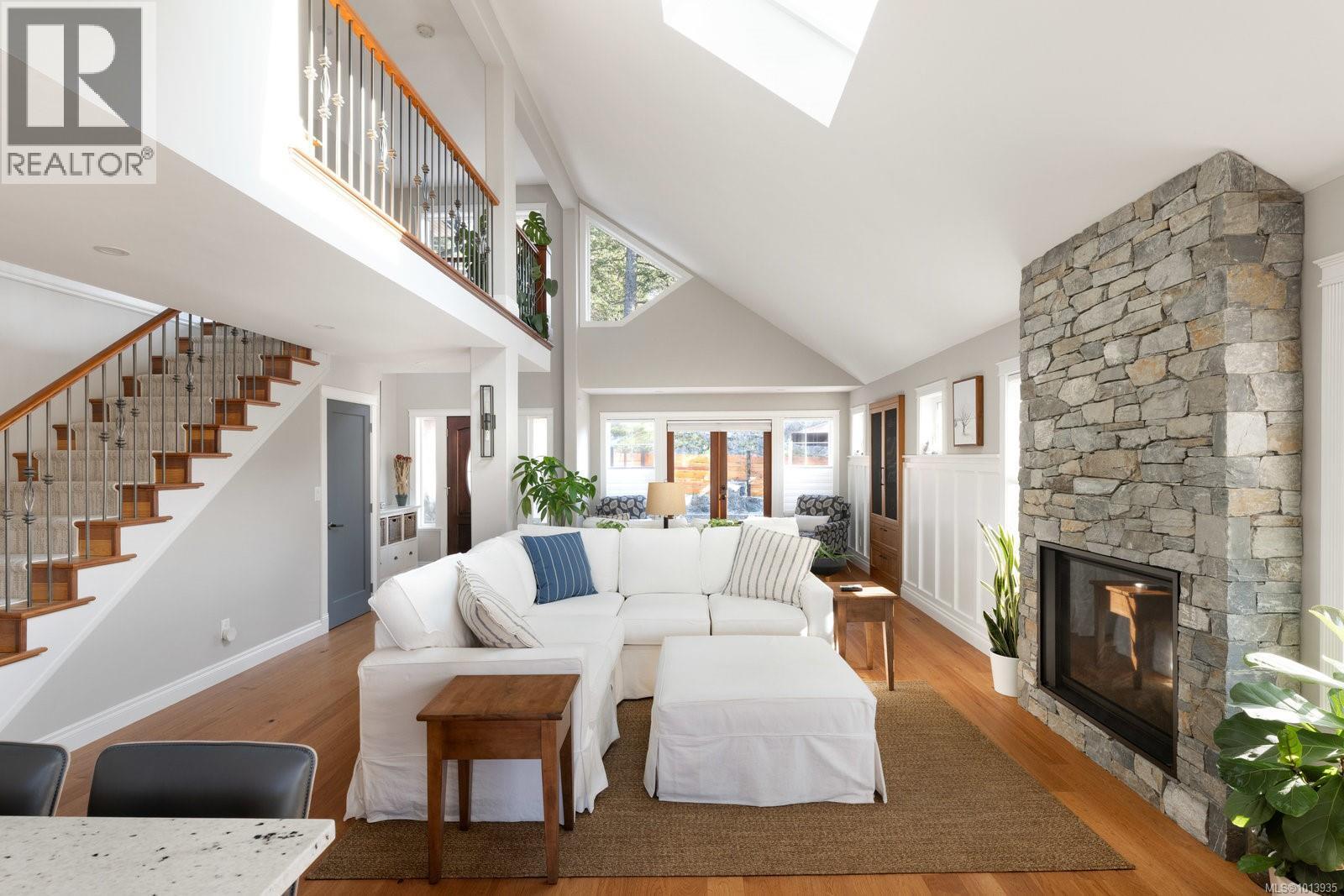 101 Gibraltar Bay Dr