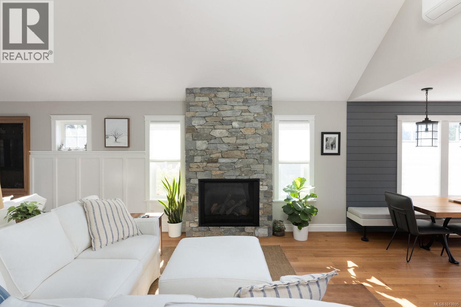 101 Gibraltar Bay Dr