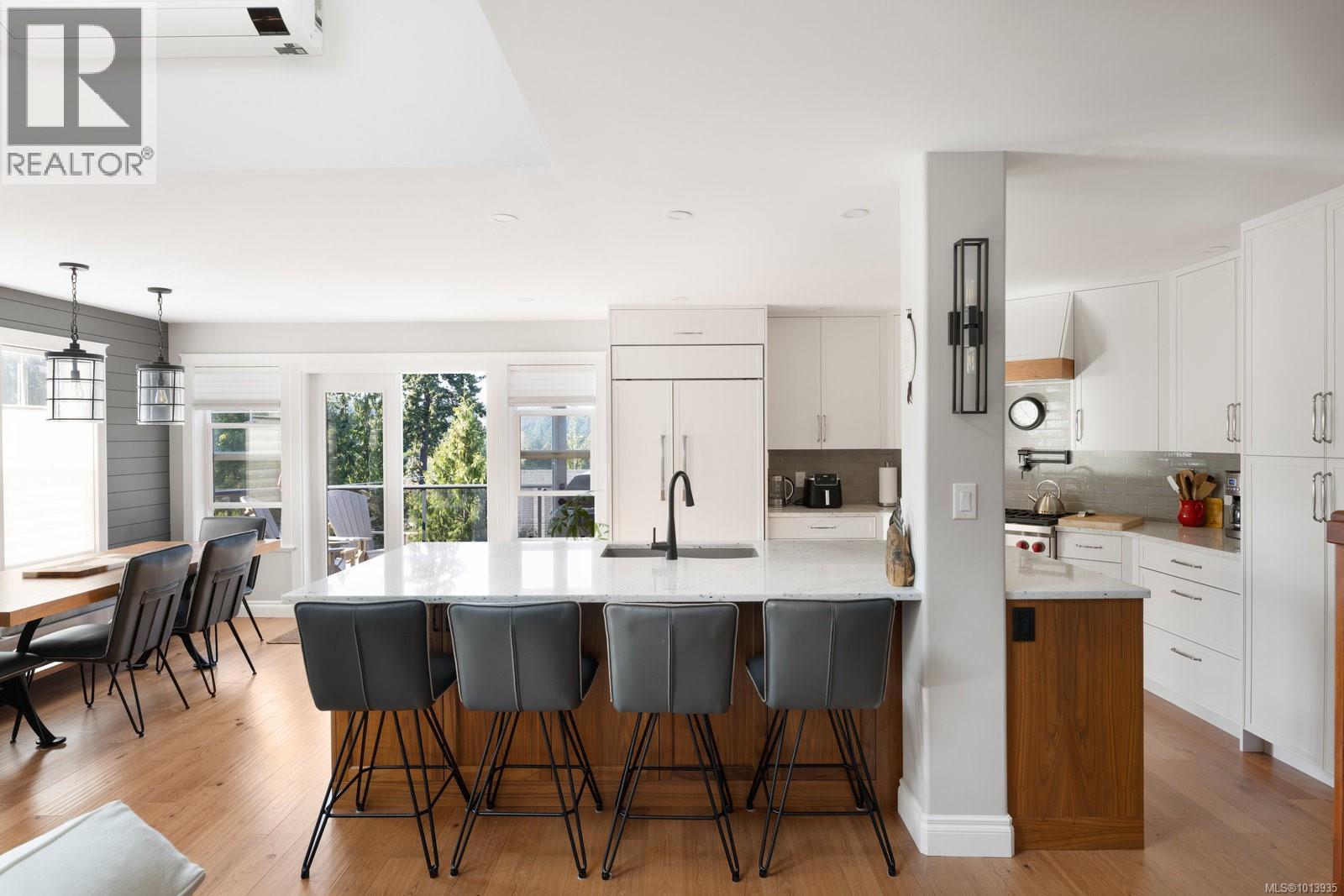 101 Gibraltar Bay Dr