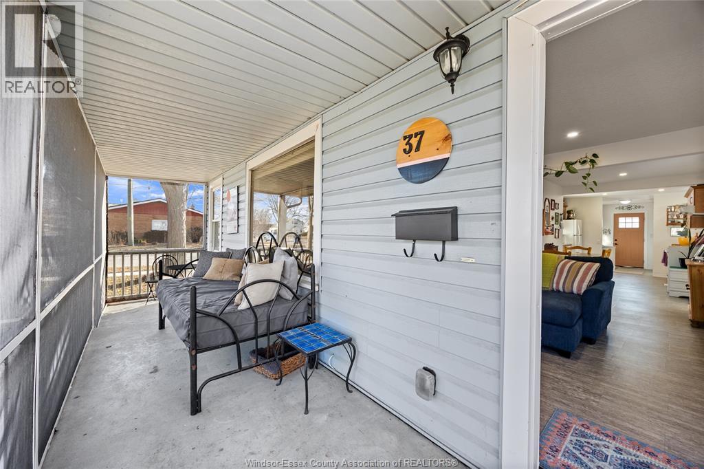 37 RICHARDSON AVENUE